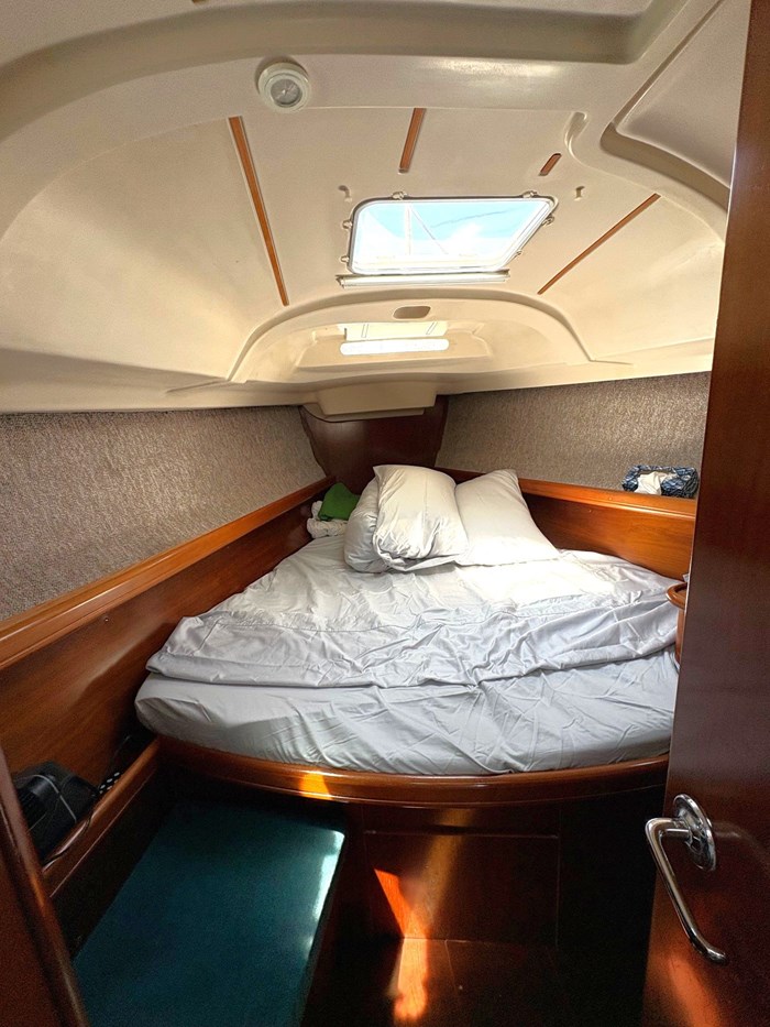 1998 Beneteau 381 Photo 26 of 34