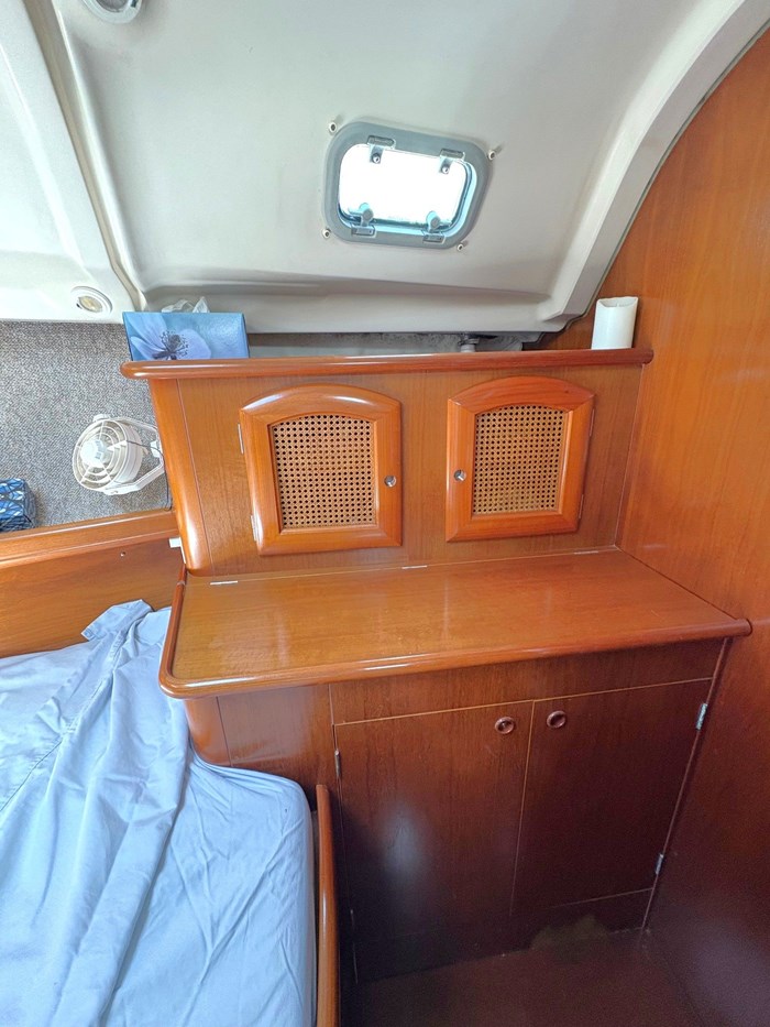 1998 Beneteau 381 Photo 28 of 34