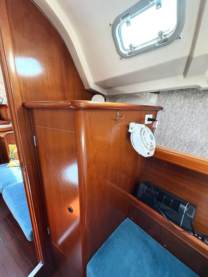 1998 Beneteau 381 Photo 27 of 34