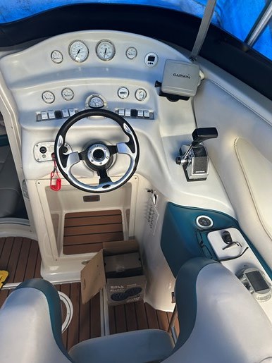 1998 CROWNLINE 266 LTD. Photo 8 of 21