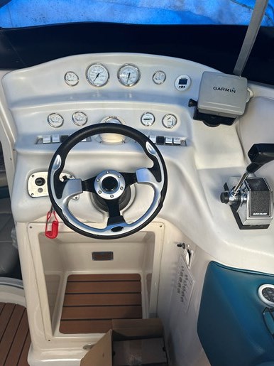 1998 CROWNLINE 266 LTD. Photo 9 of 21