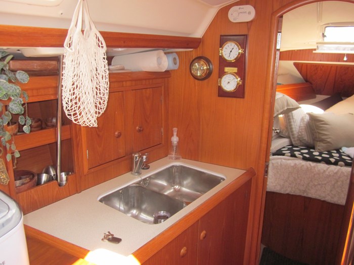 2000 Jeanneau Sun Odyssey 34.2 Photo 20 of 40