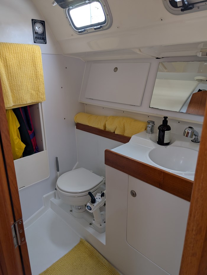 2000 Jeanneau Sun Odyssey 34.2 Photo 28 of 40