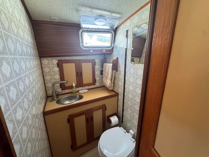 1981 Truant 370 Pilothouse Photo 13 of 24