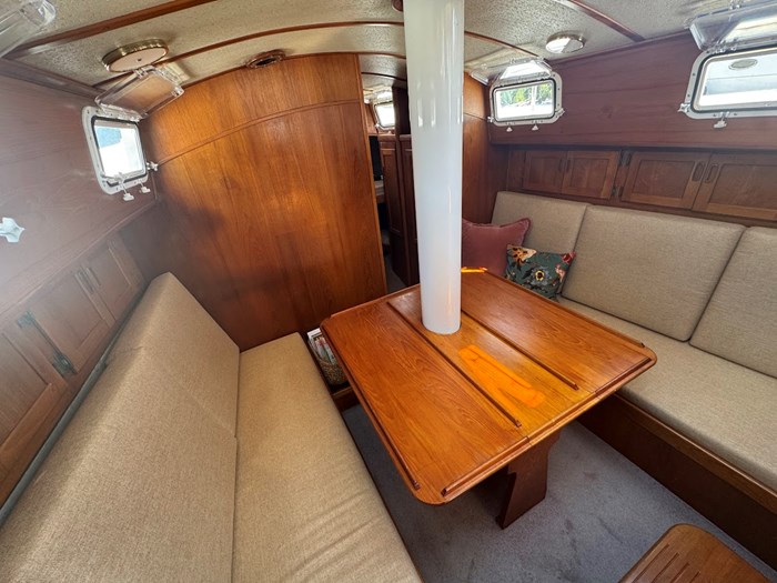 1981 Truant 370 Pilothouse Photo 12 of 24