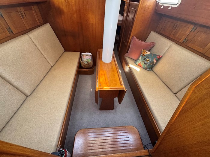 1981 Truant 370 Pilothouse Photo 11 of 24
