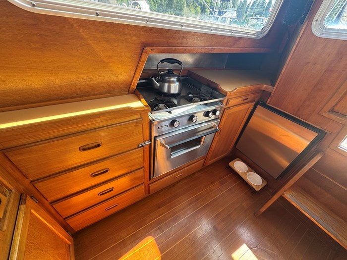 1981 Truant 370 Pilothouse Photo 9 of 24
