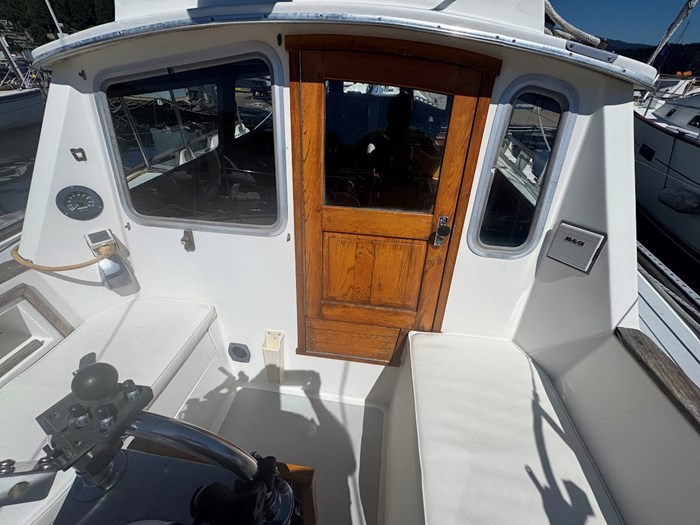 1981 Truant 370 Pilothouse Photo 6 of 24