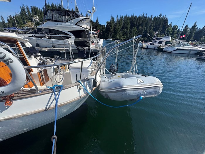 1981 Truant 370 Pilothouse Photo 3 of 24
