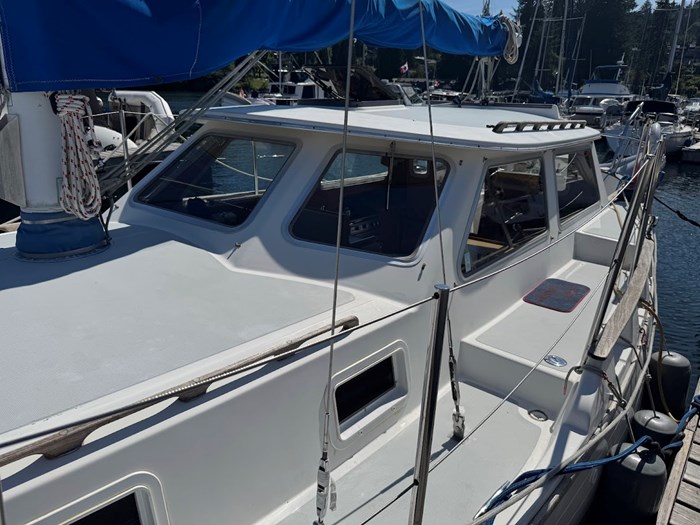 1981 Truant 370 Pilothouse Photo 4 of 24