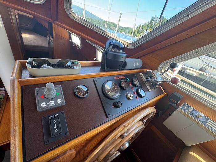 1981 Truant 370 Pilothouse Photo 16 of 24