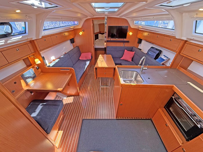 2015 Bavaria Cruiser 37 Photo 7 of 30