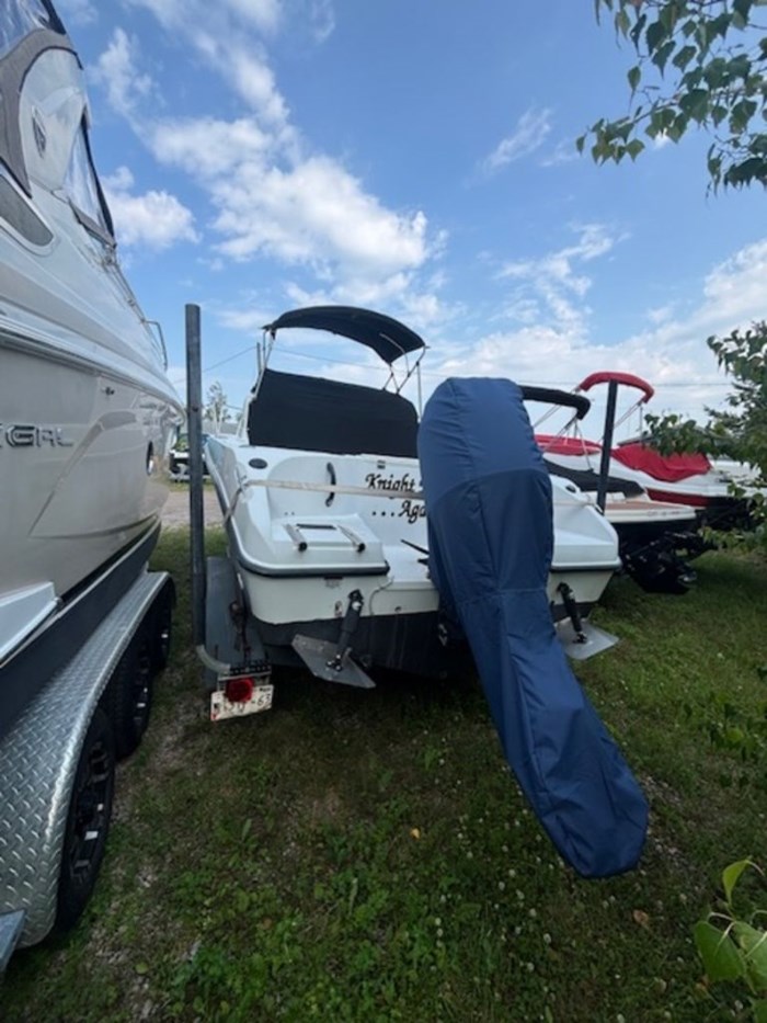 2001 Seaswirl Striper 2101 Photo 2 of 6