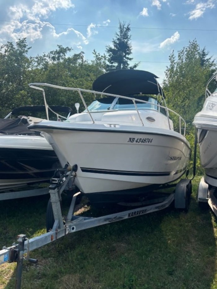 2001 Seaswirl Striper 2101 Photo 1 of 6
