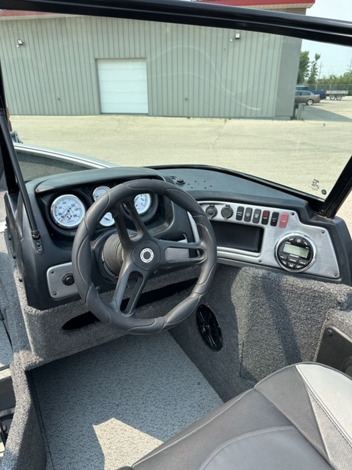 2021 Lund 1875 Impact Sport Photo 3 of 3