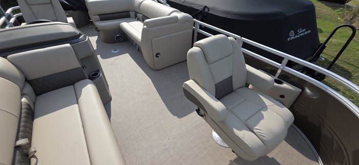 2025 Sun Tracker Sportfish™ 20 DLX Photo 10 of 17