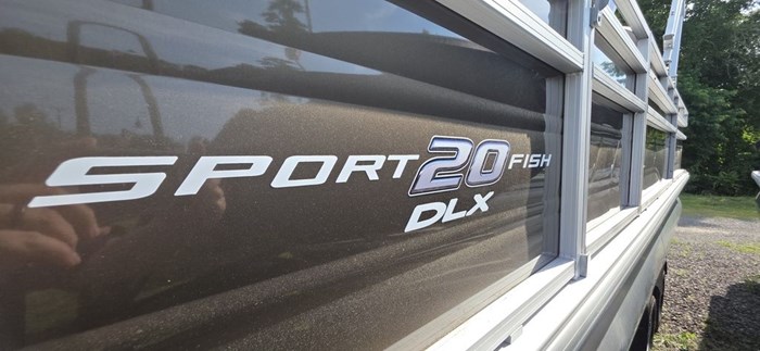2025 Sun Tracker Sportfish™ 20 DLX Photo 4 of 17