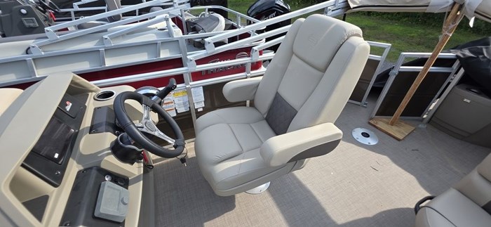 2025 Sun Tracker Sportfish™ 20 DLX Photo 8 of 17