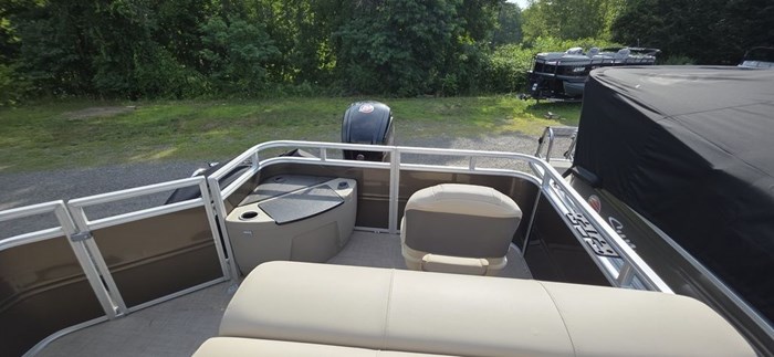 2025 Sun Tracker Sportfish™ 20 DLX Photo 14 of 17