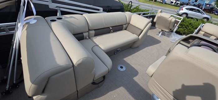 2025 Sun Tracker Sportfish™ 20 DLX Photo 5 of 17