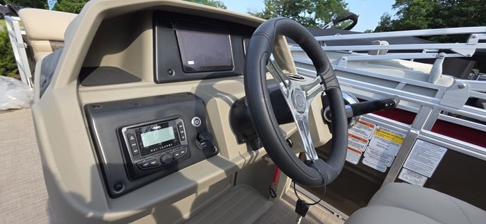 2025 Sun Tracker Sportfish™ 20 DLX Photo 6 of 17