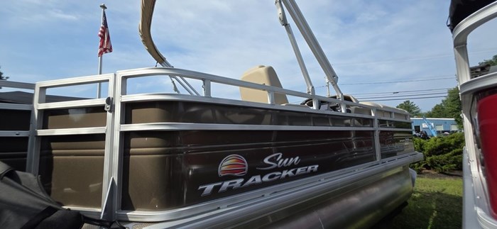 2025 Sun Tracker Sportfish™ 20 DLX Photo 3 of 17