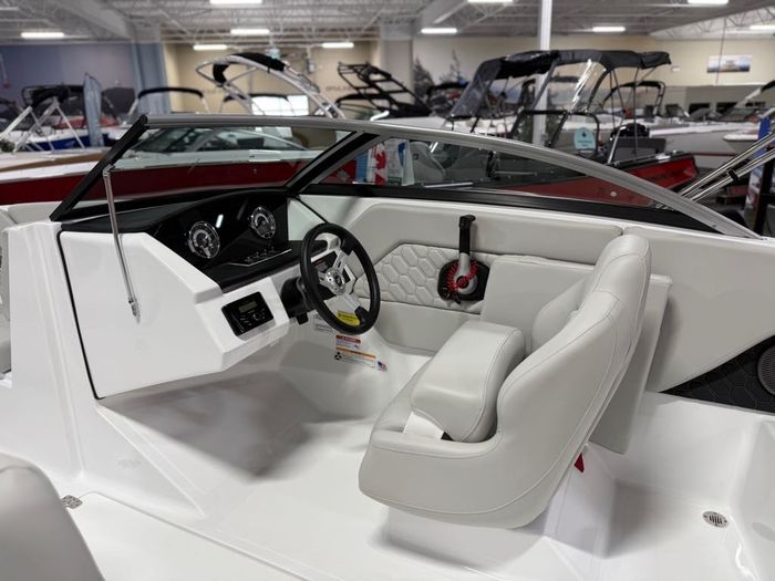 2026 Four Winns H1 HORIZON FREEDOM Photo 3 of 8