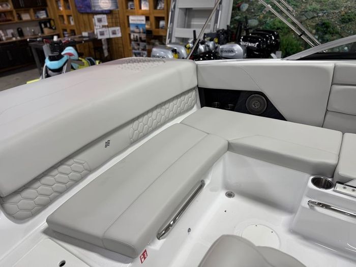 2026 Four Winns H1 HORIZON FREEDOM Photo 7 of 8