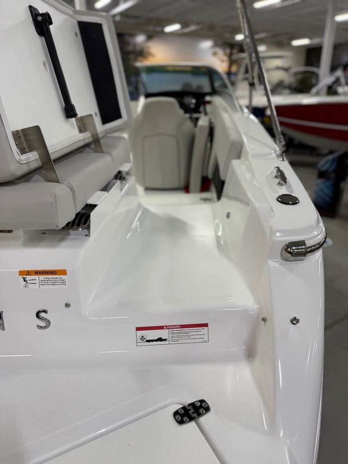 2026 Four Winns H1 HORIZON FREEDOM Photo 8 of 8