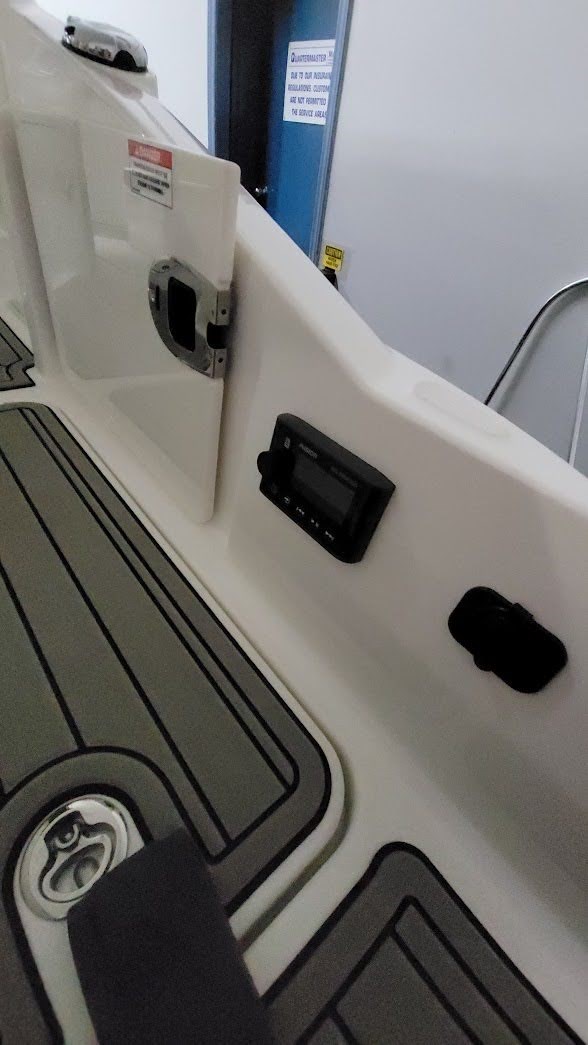 2022 Sea Ray SDX 290 Photo 13 of 29