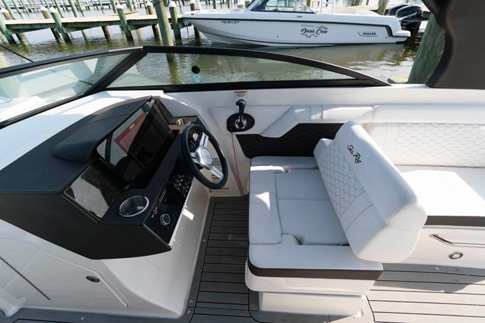 2022 Sea Ray SDX 290 Photo 18 of 29