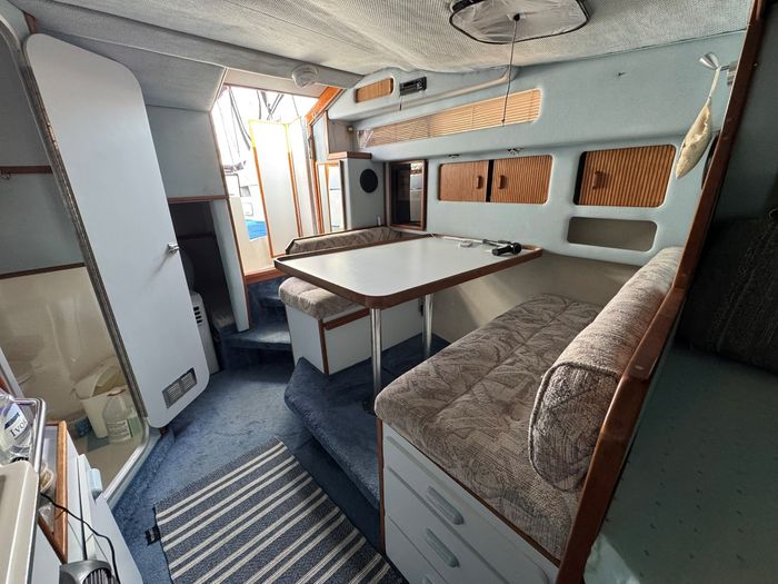 1989 Sea Ray 300 Sundancer Photo 16 of 20