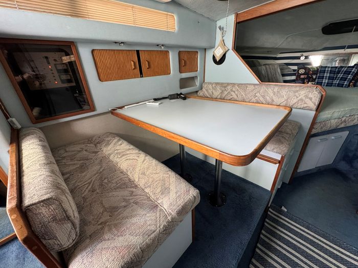 1989 Sea Ray 300 Sundancer Photo 18 of 20