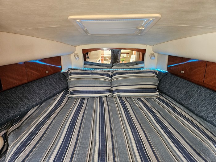 2005 Sea Ray 320 Sundancer Photo 51 of 71
