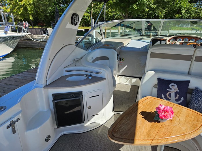2005 Sea Ray 320 Sundancer Photo 14 of 71