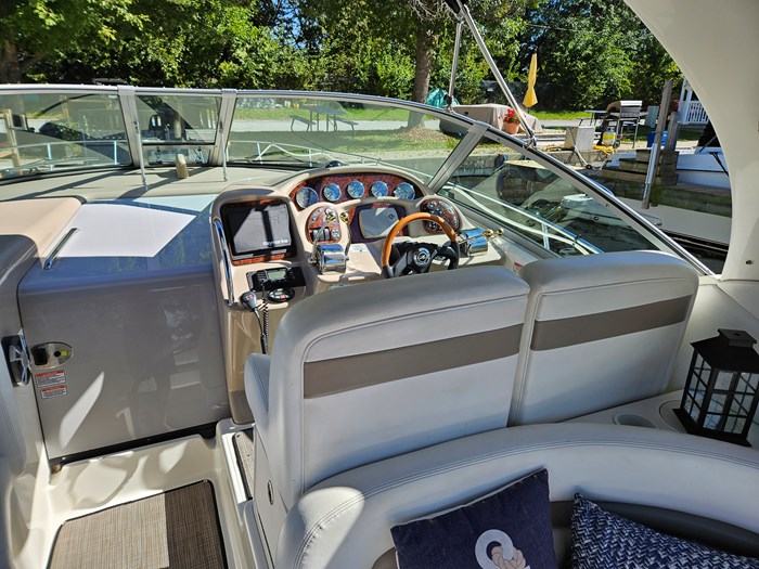 2005 Sea Ray 320 Sundancer Photo 15 of 71