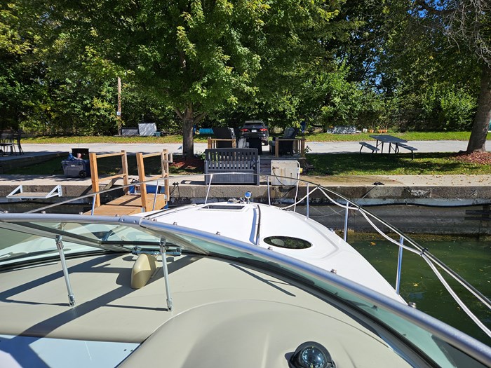 2005 Sea Ray 320 Sundancer Photo 17 of 71