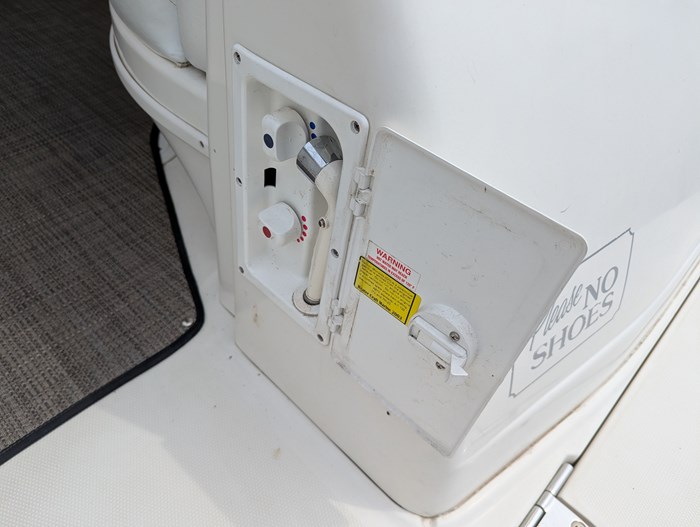 2005 Sea Ray 320 Sundancer Photo 10 of 71