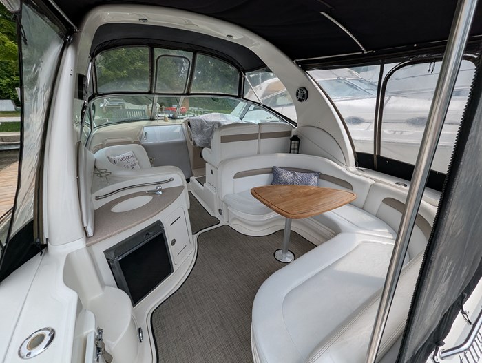2005 Sea Ray 320 Sundancer Photo 18 of 71