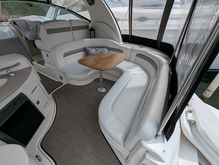 2005 Sea Ray 320 Sundancer Photo 19 of 71