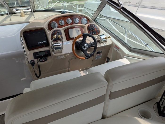 2005 Sea Ray 320 Sundancer Photo 23 of 71