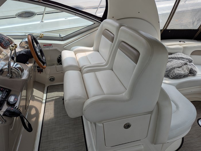 2005 Sea Ray 320 Sundancer Photo 24 of 71