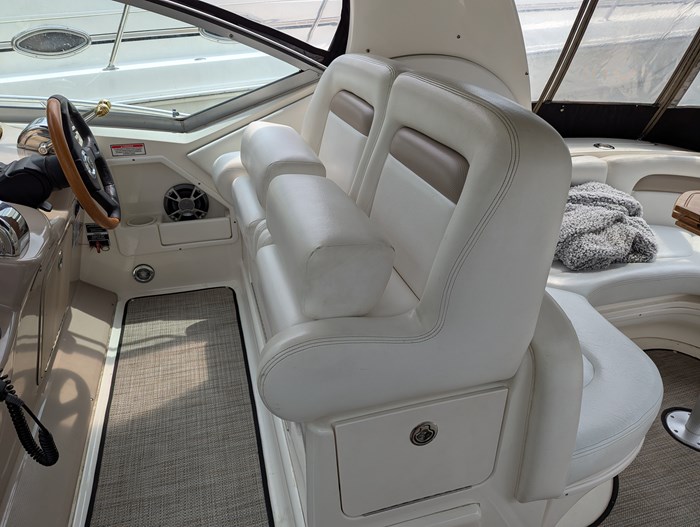 2005 Sea Ray 320 Sundancer Photo 25 of 71