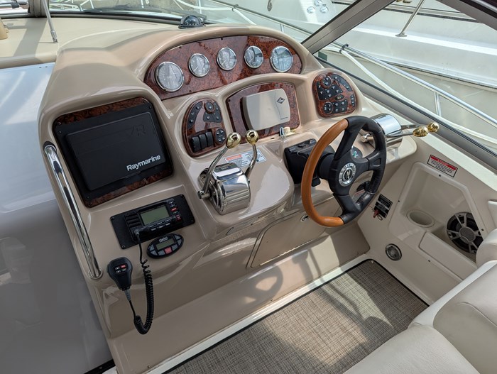 2005 Sea Ray 320 Sundancer Photo 26 of 71