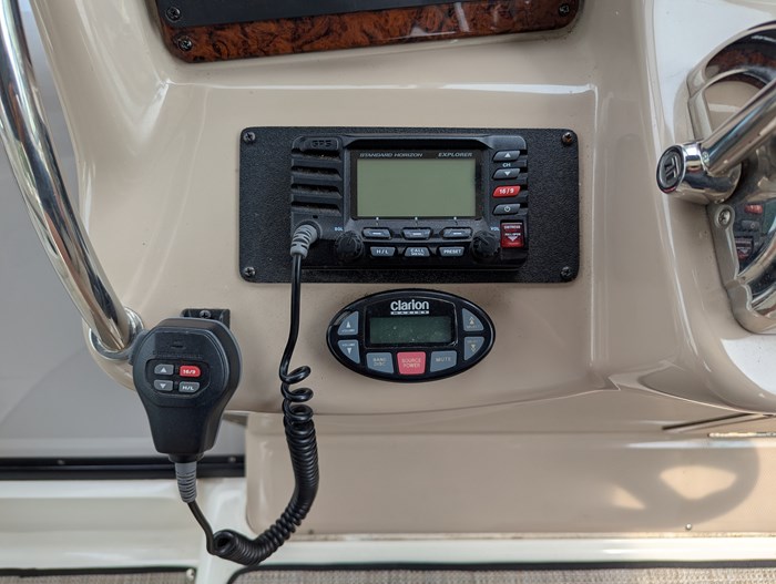 2005 Sea Ray 320 Sundancer Photo 27 of 71