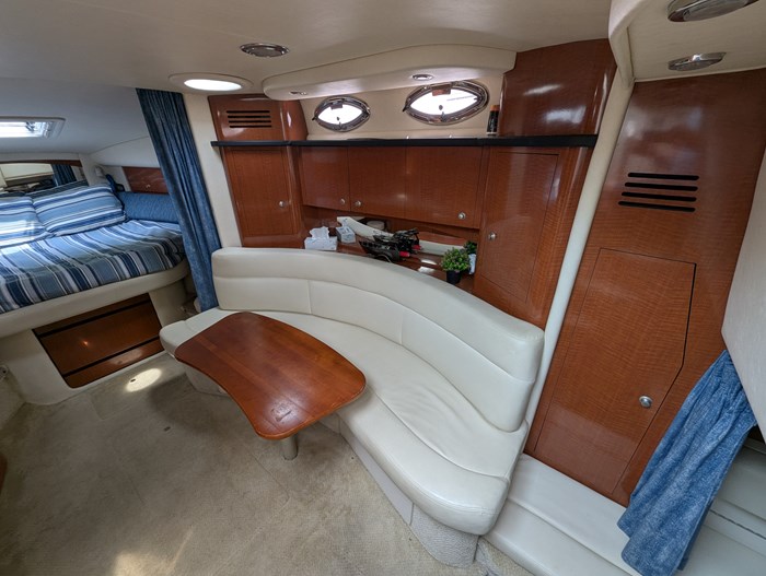 2005 Sea Ray 320 Sundancer Photo 39 of 71