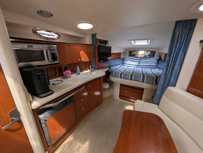 2005 Sea Ray 320 Sundancer Photo 41 of 71
