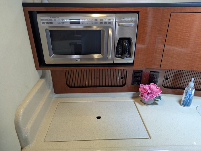 2005 Sea Ray 320 Sundancer Photo 44 of 71