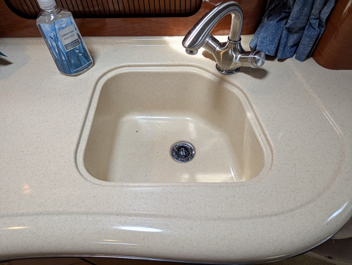 2005 Sea Ray 320 Sundancer Photo 47 of 71