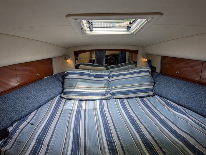 2005 Sea Ray 320 Sundancer Photo 53 of 71
